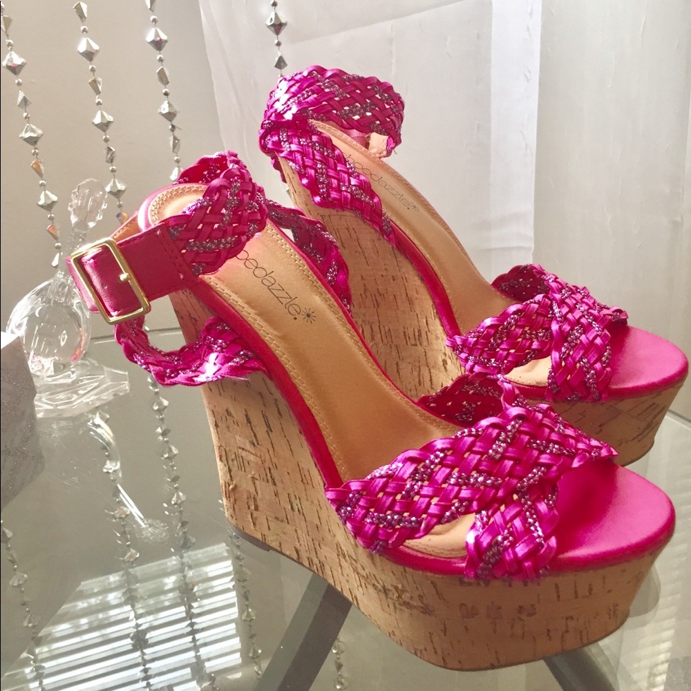 Shoedazzled  pink platform size 6.5